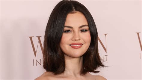 selena gomez sexy|Selena Gomez : envoûtante dans une robe au décolleté vertigineux